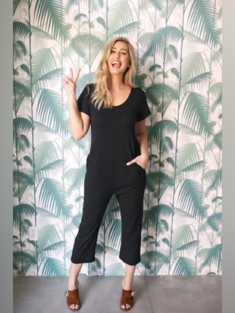 Smash + Tess Thursday Romper small black short sleeve wide leg crop jumpsuit